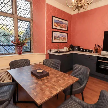 Summerlands Hall Gothic דירה קנדל