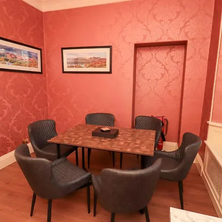 Summerlands Hall Gothic דירה קנדל