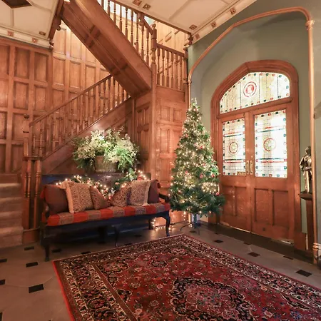 Summerlands Hall Gothic *