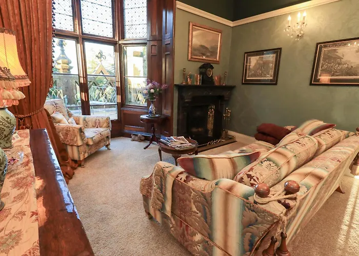 Summerlands Hall Gothic *