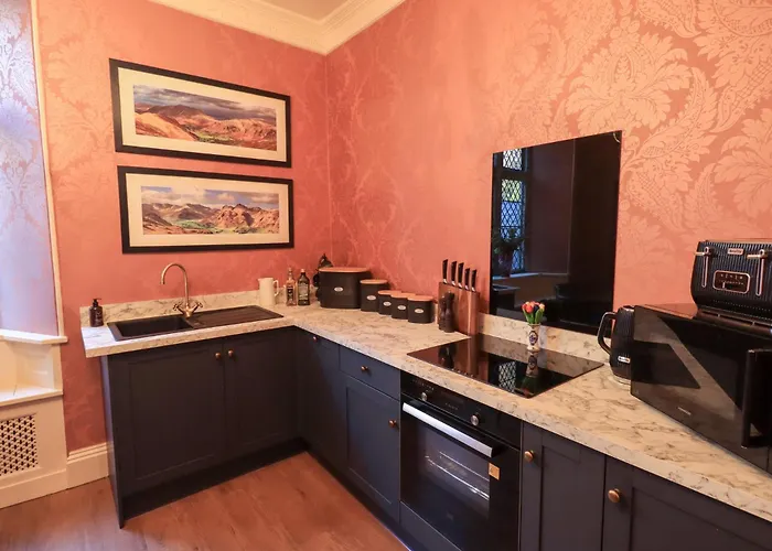 Summerlands Hall Gothic *