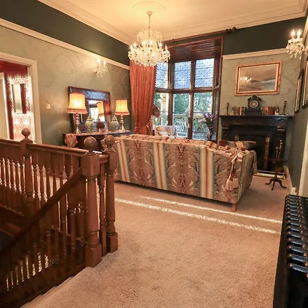 Summerlands Hall Gothic * Кендал