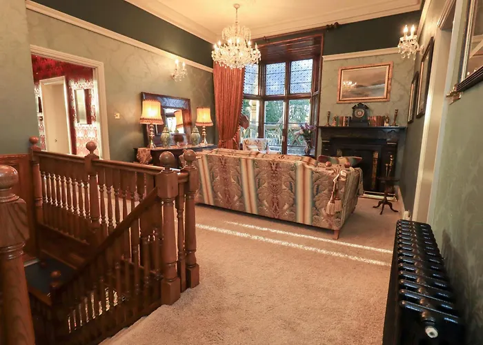 Summerlands Hall Gothic * Кендал